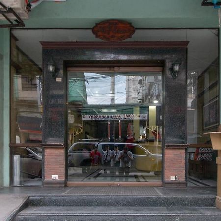 红多兹酒店- 塔克洛班市中心 独鲁万 外观 照片